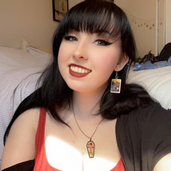 Meet your Posher, Becca - Picture 1 of 1